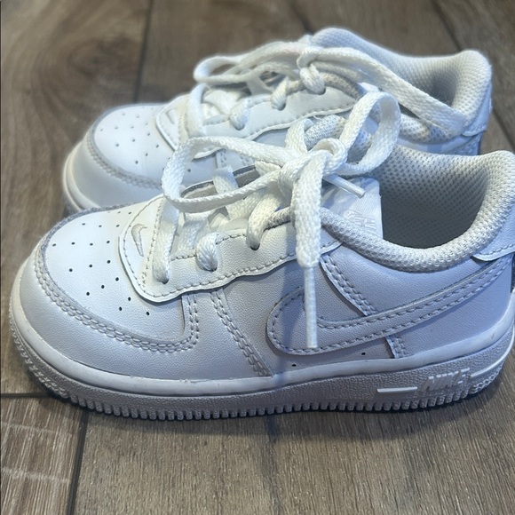 Nike Toddler Air Force One Sneakers Size 7 - Picture 2 of 6